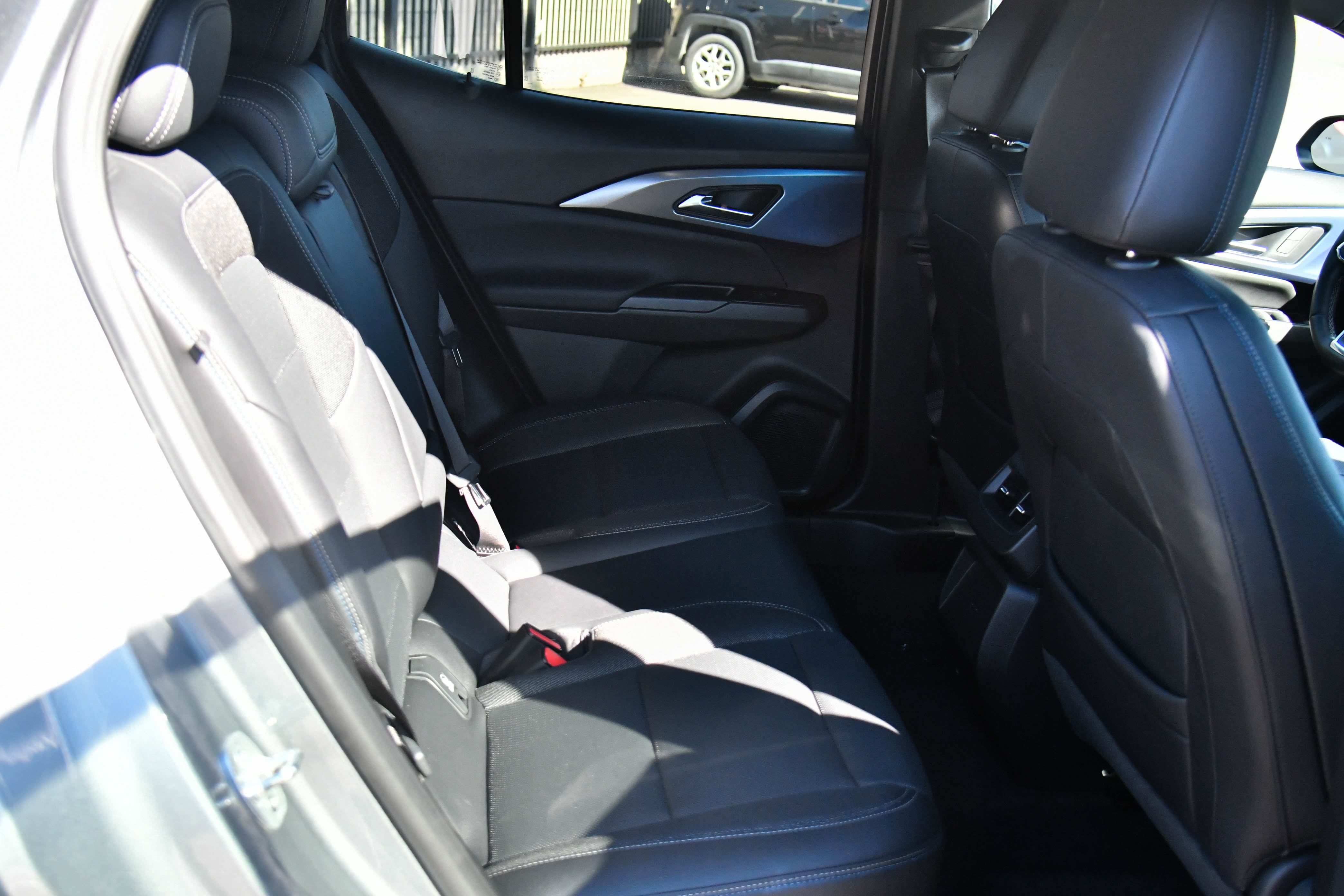 Used 2025 Chevrolet Equinox EV LT w/ Convenience Package image 52