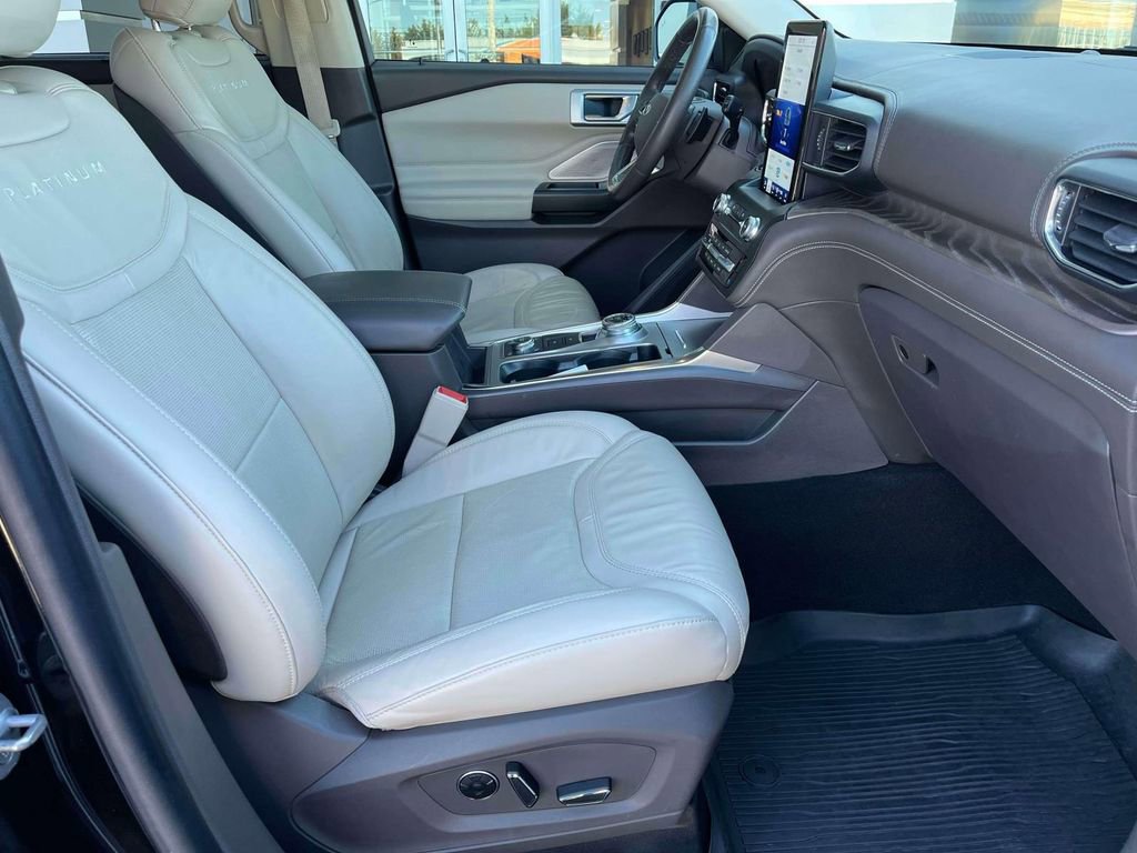 Used 2020 Ford Explorer Platinum w/ Premium Technology Package image 24