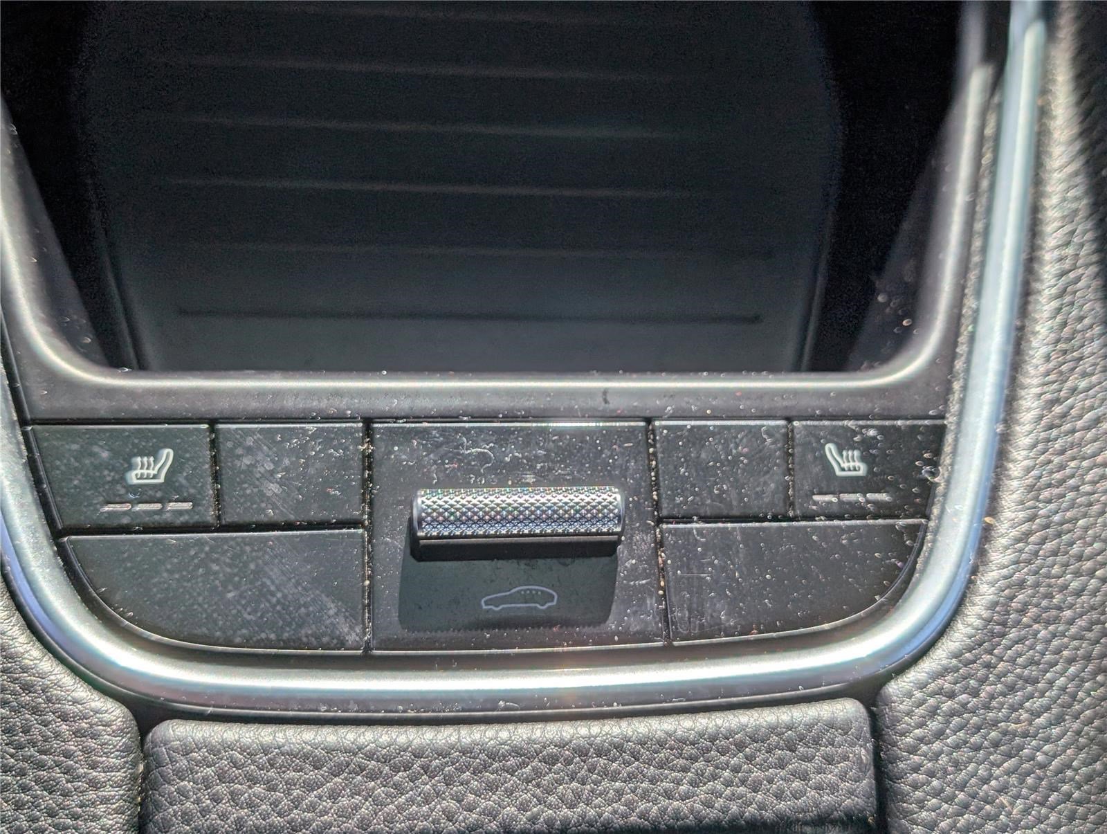 Used 2018 Porsche Panamera 4S image 15