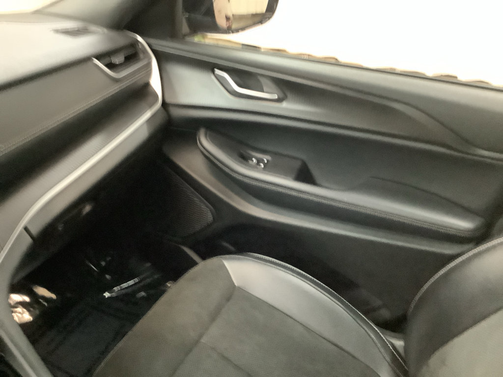 Used 2023 Jeep Grand Cherokee L Laredo AWD/4WD image 22
