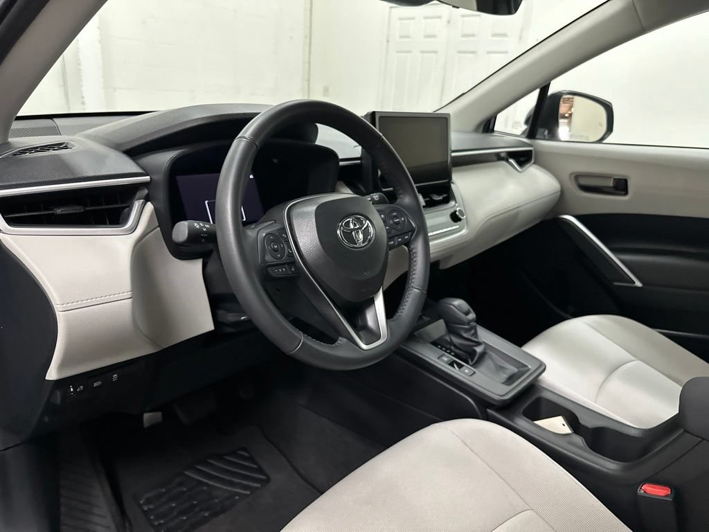 Used 2026 Toyota Corolla Cross LE FWD image 28