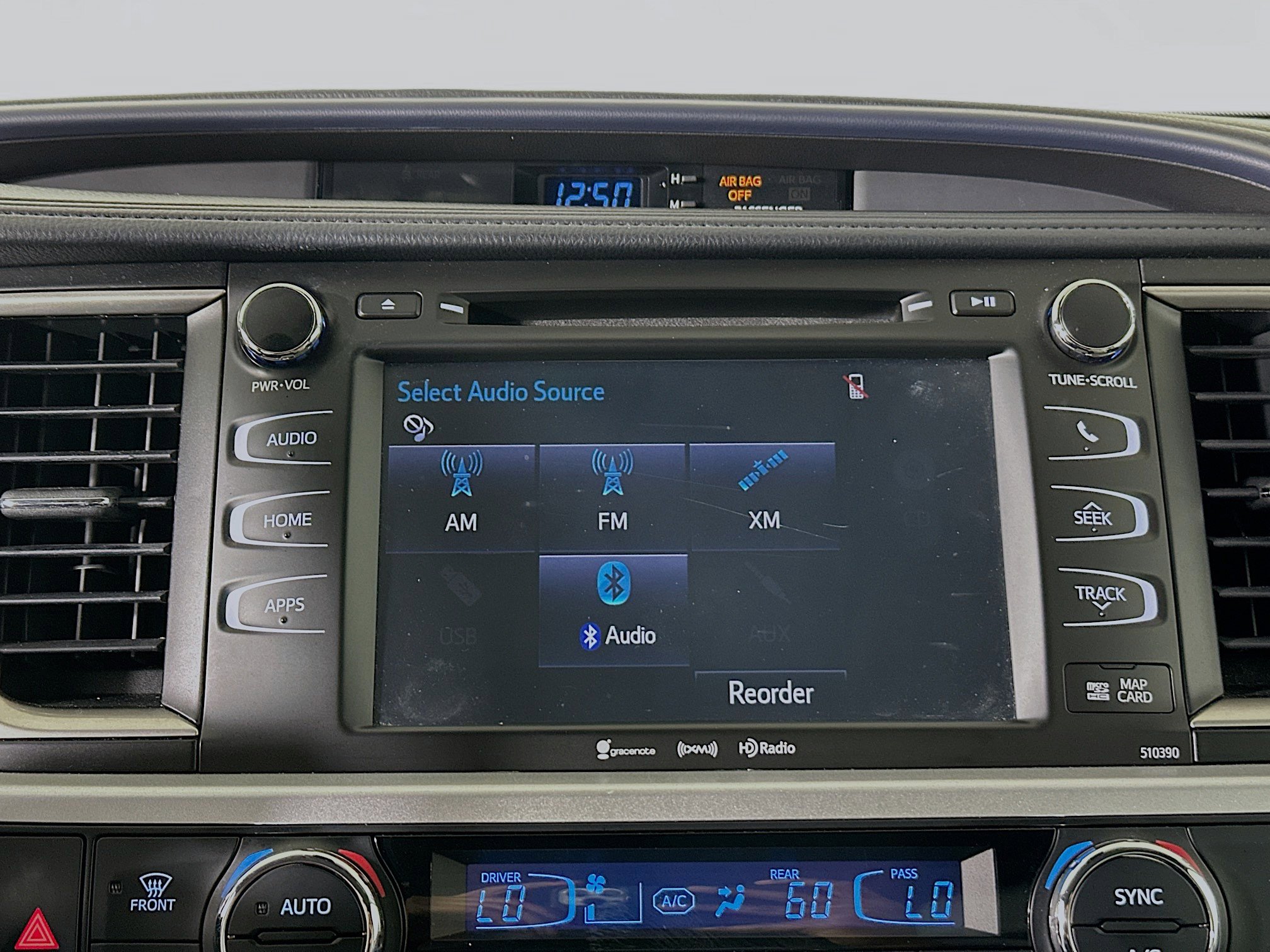 Used 2019 Toyota Highlander XLE FWD image 24