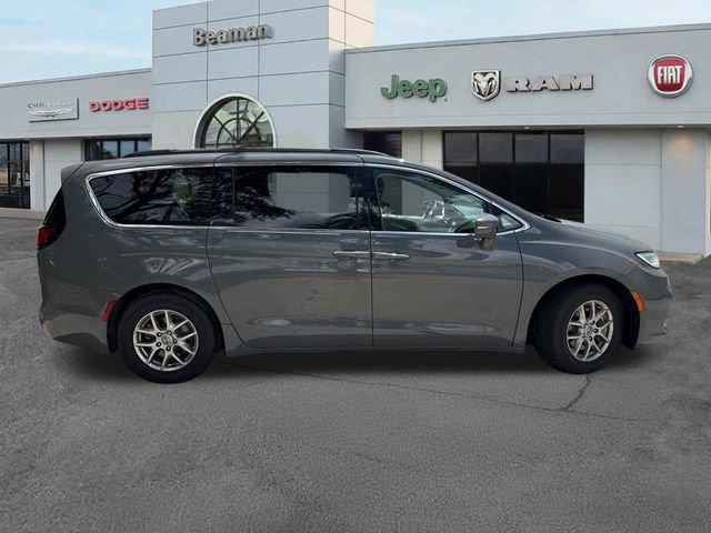 Used 2021 Chrysler Pacifica Touring FWD image 3