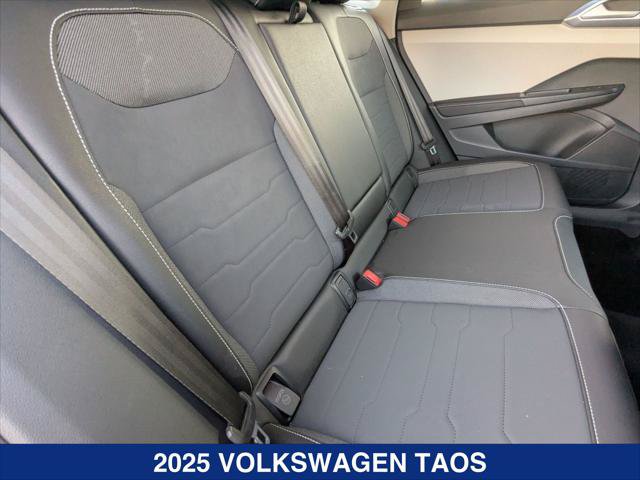 Used 2025 Volkswagen Taos SE FWD image 20