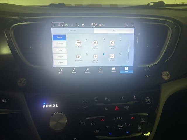 Certified 2024 Chrysler Pacifica Touring-L image 40