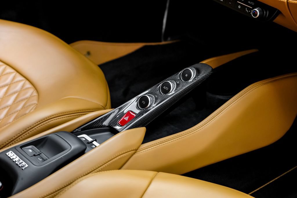 Used 2022 Ferrari F8 Tributo RWD image 22