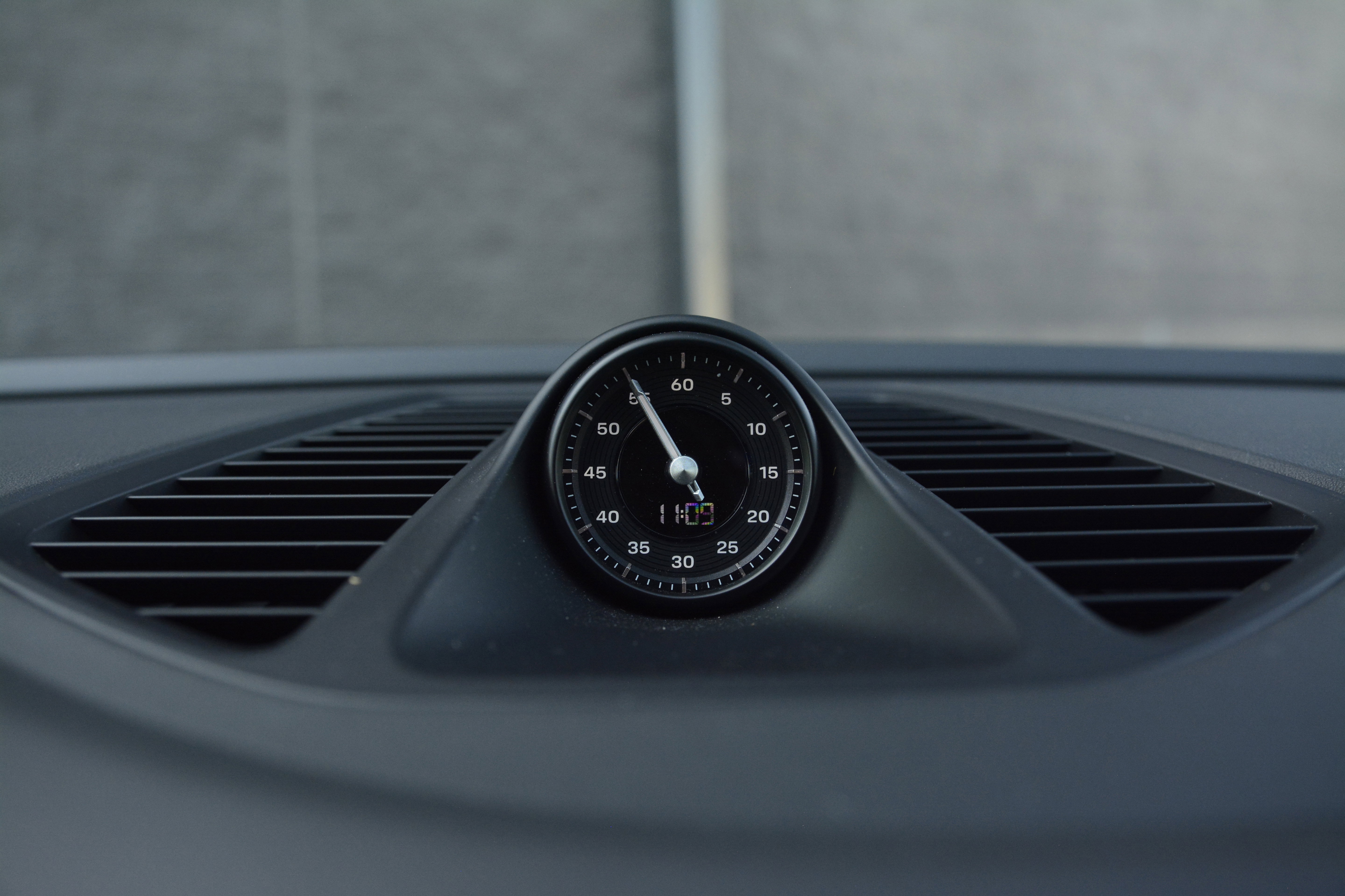Certified 2025 Porsche Macan 4 Electric image 23