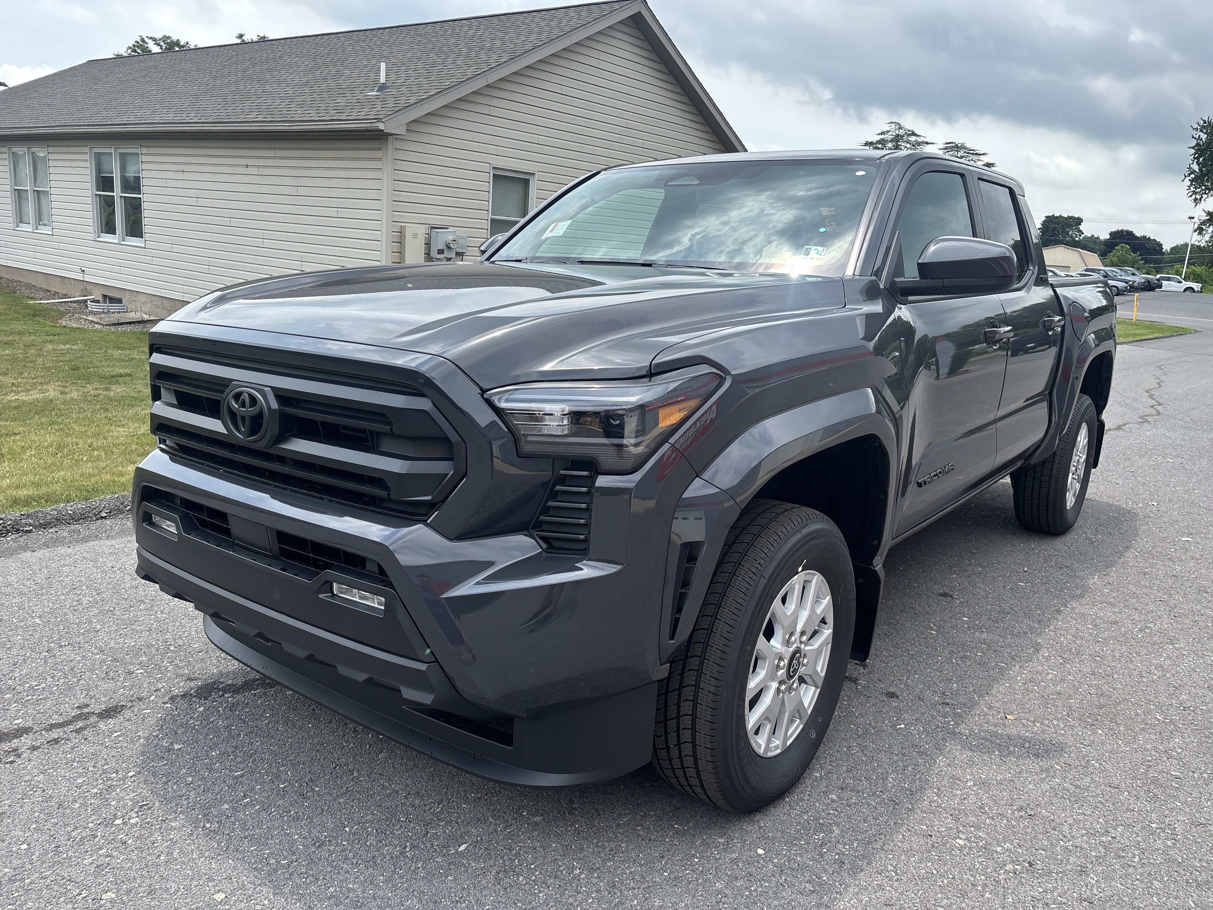 Certified 2026 Toyota Tacoma SR5 AWD/4WD image 7
