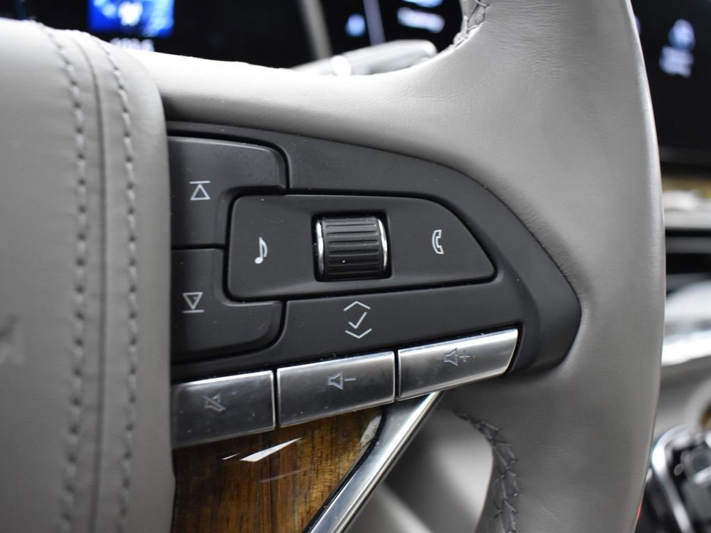 Used 2022 Cadillac Escalade ESV Premium Luxury Platinum w/ Heavy-Duty Trailer Package AWD/4WD image 17