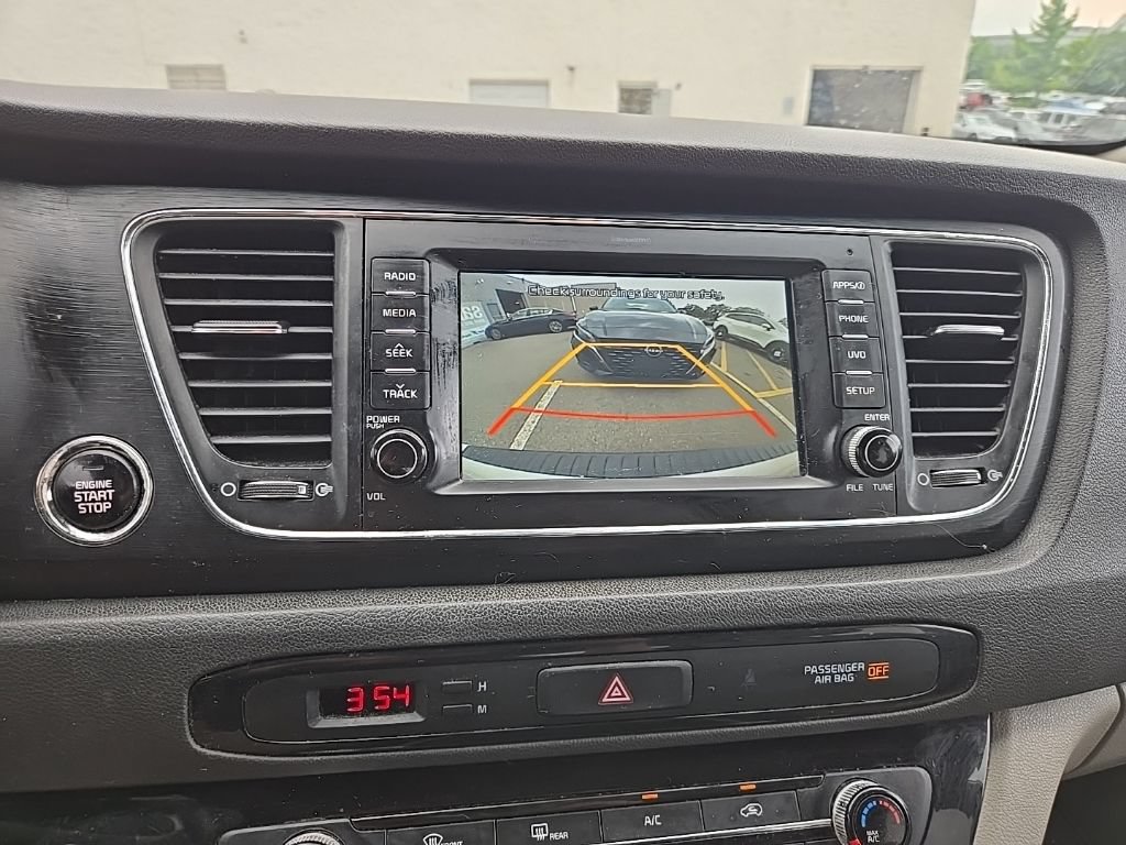 Used 2017 Kia Sedona LX w/ LX Essentials Premium Package FWD image 21