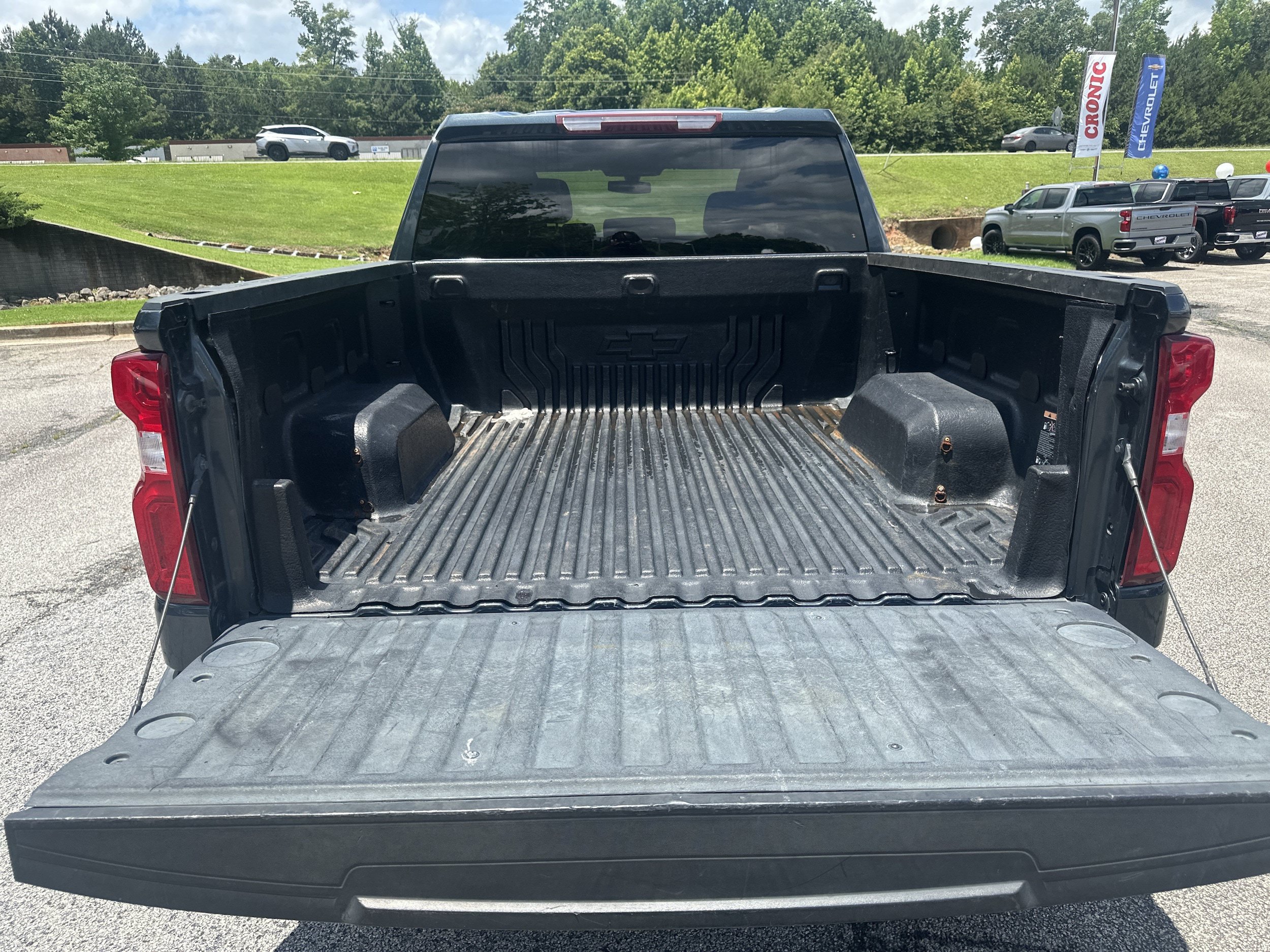 Used 2020 Chevrolet Silverado 1500 Custom Trail Boss w/ Custom Convenience Package AWD/4WD image 18