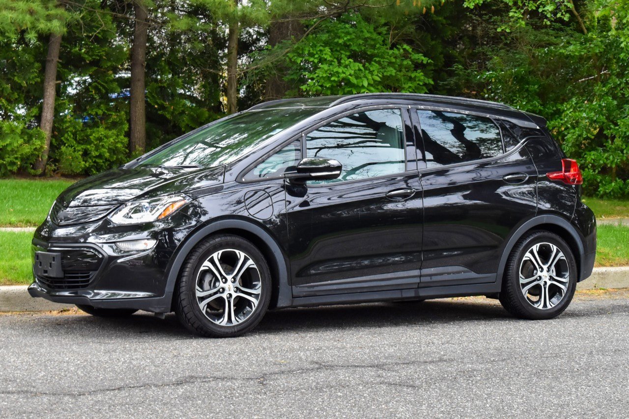 Used 2020 Chevrolet Bolt Premier w/ Infotainment Package FWD image 3