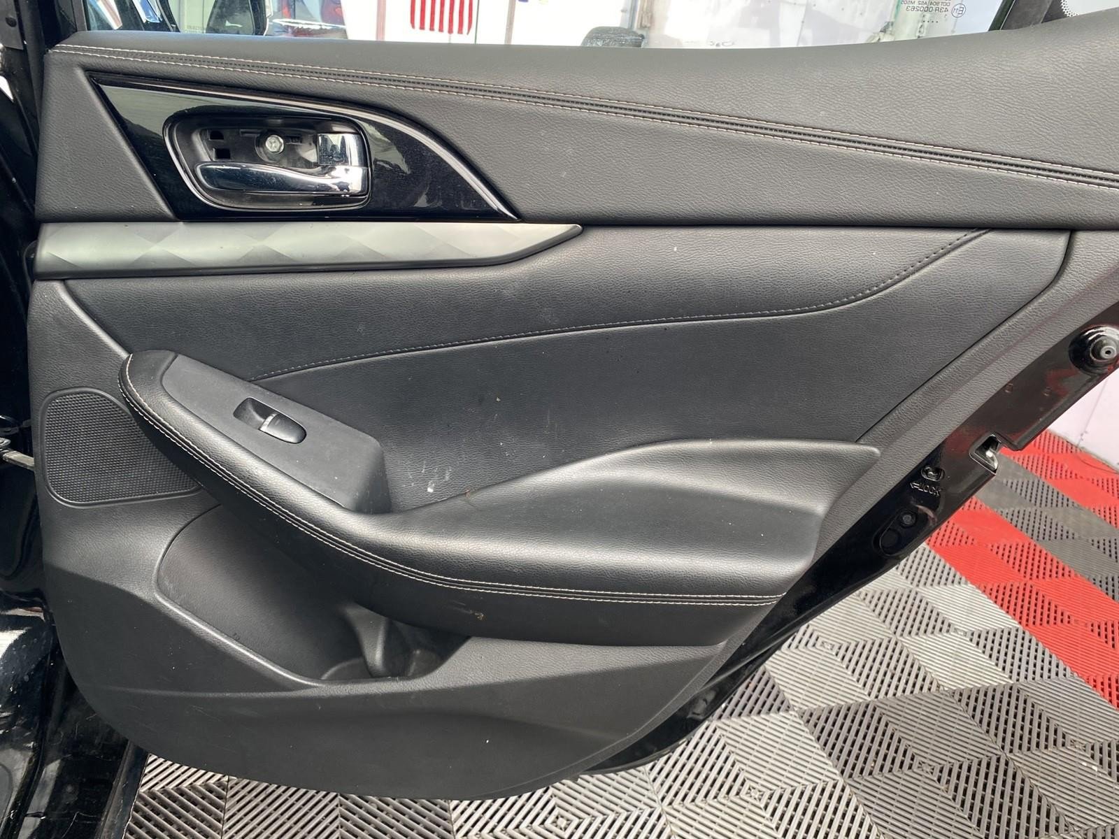 Used 2020 Nissan Maxima 3.5 SV w/ Floor Mat Group FWD image 10