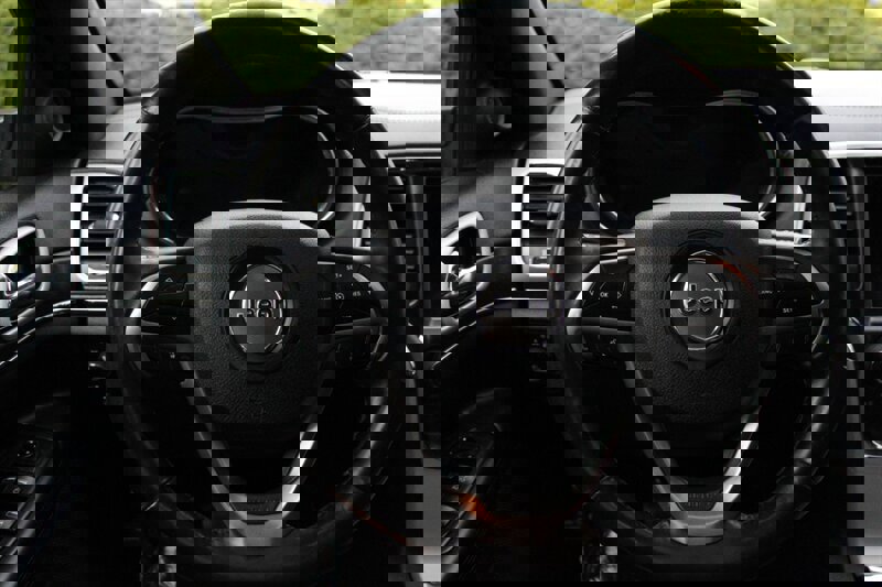 Used 2018 Jeep Grand Cherokee Limited image 19