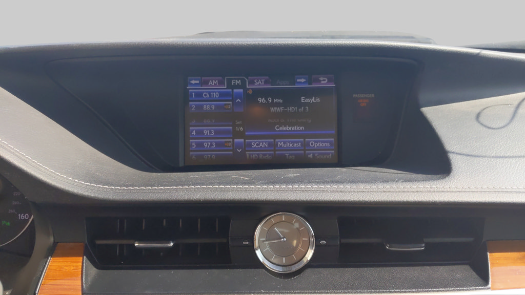 Used 2013 Lexus ES 300h w/ Luxury Pkg FWD image 25