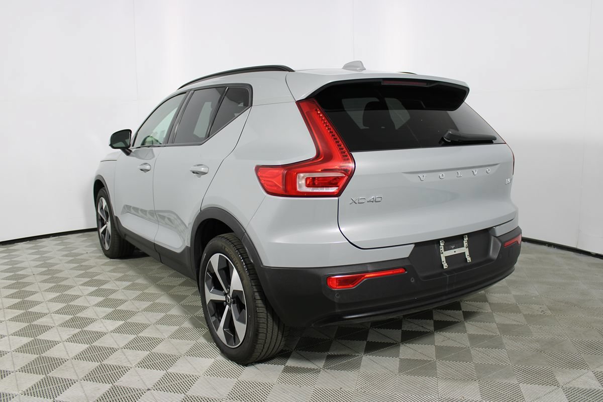 Used 2024 Volvo XC40 B5 Core AWD/4WD image 35