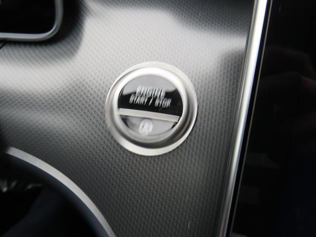 Used 2025 Mercedes-Benz C 300 4MATIC Sedan image 17