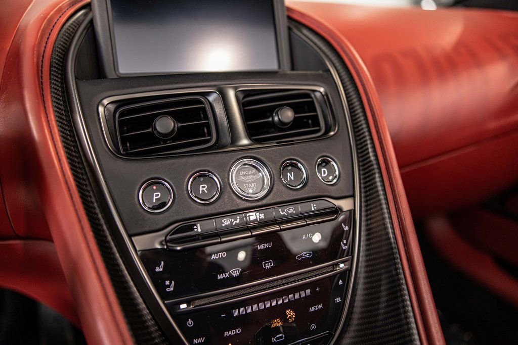 Used 2022 Aston Martin DB11 Volante image 26