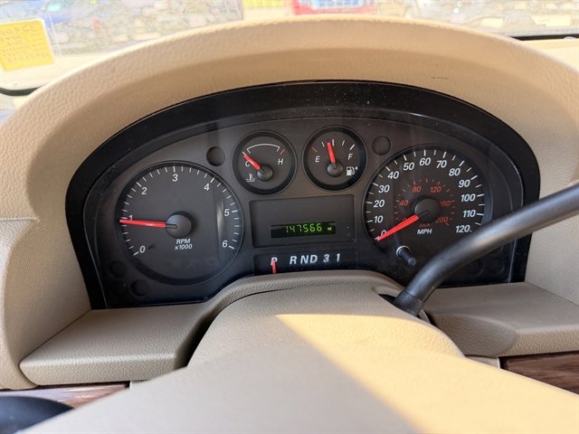 Used 2005 Ford Freestar SEL FWD image 16