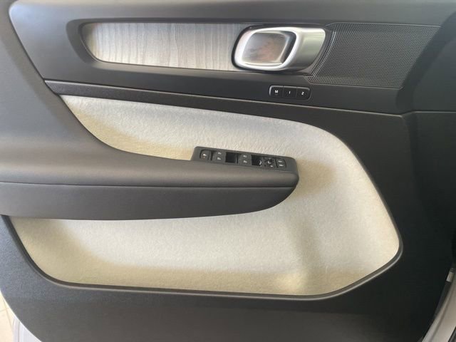 Certified 2025 Volvo XC40 B5 Plus image 26