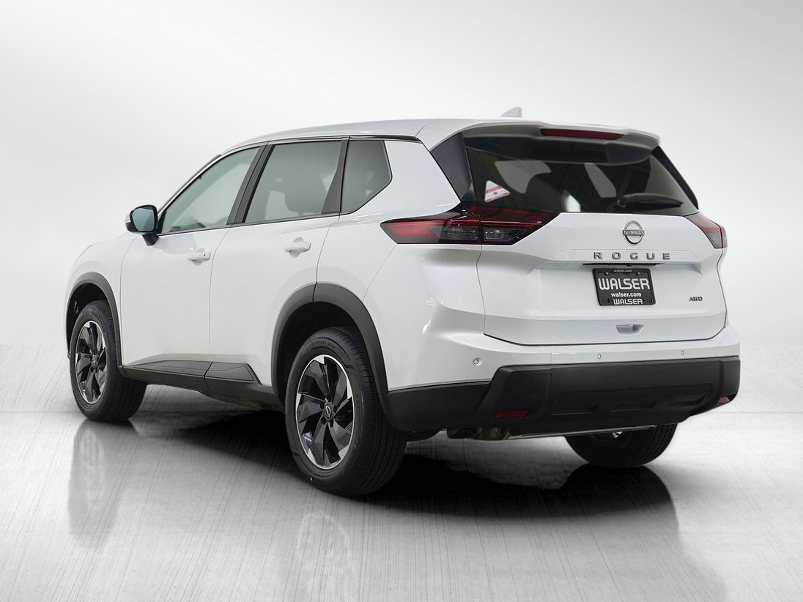 Used 2025 Nissan Rogue SV image 3