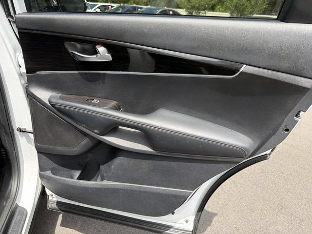 Used 2020 Kia Sorento LX FWD image 18