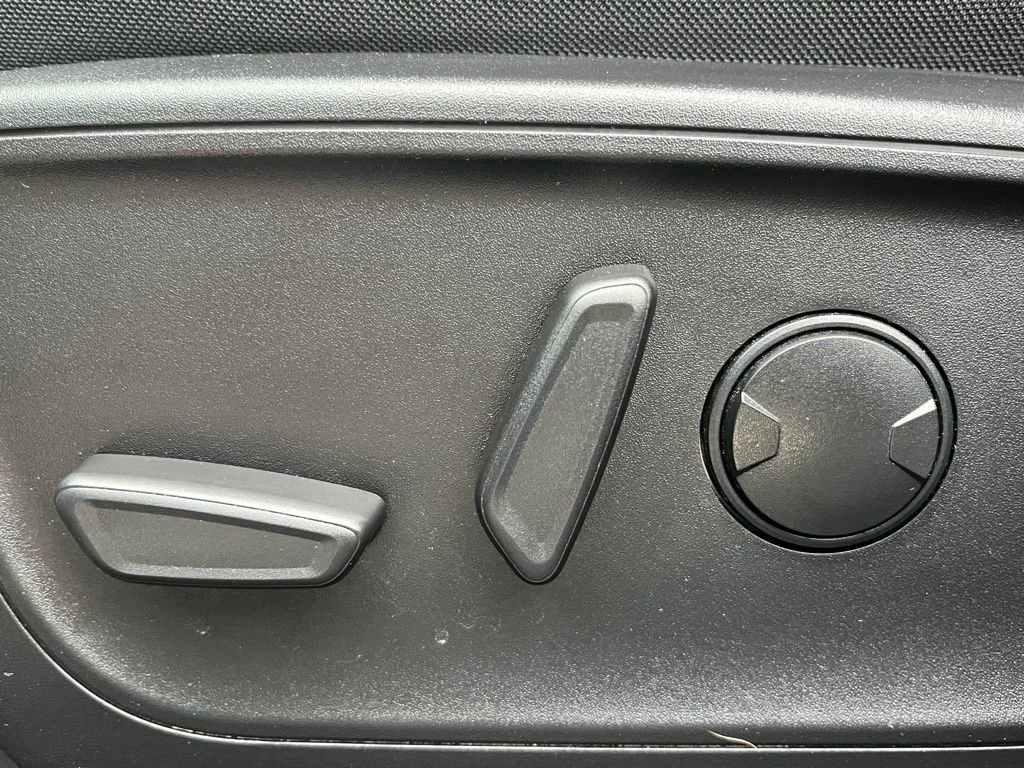 Certified 2022 Ford Escape SE w/ SE Sport Appearance Package image 18