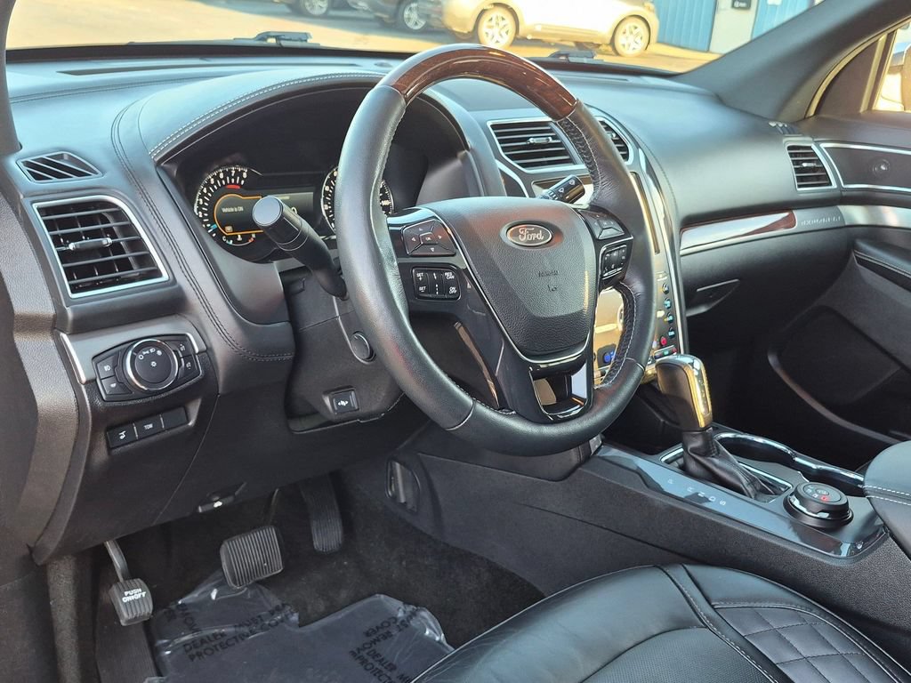 Used 2017 Ford Explorer Platinum AWD/4WD image 9