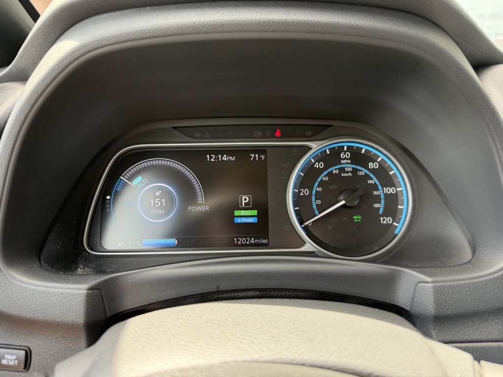 Used 2025 Nissan Leaf S FWD image 17