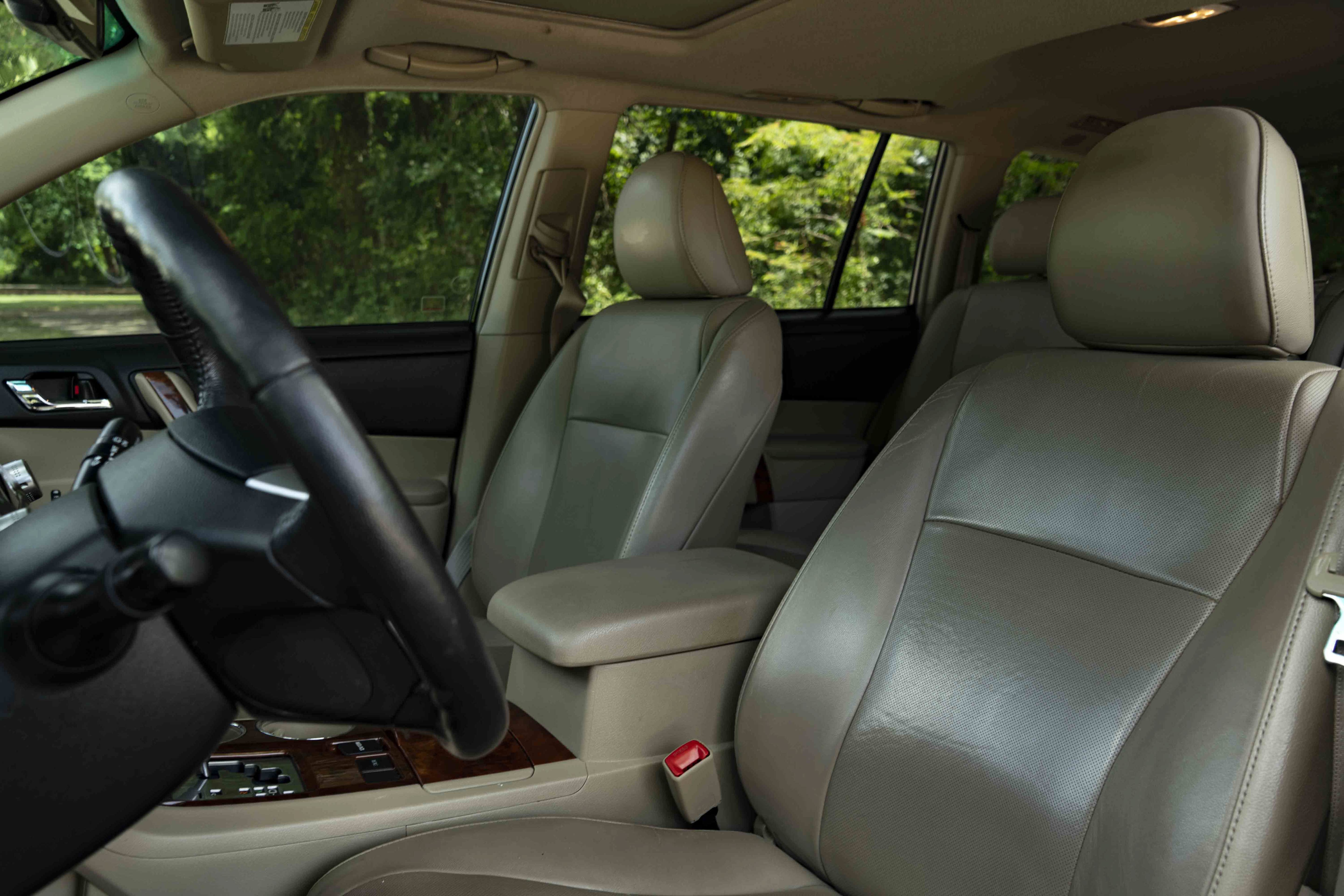 Used 2012 Toyota Highlander Limited FWD image 16
