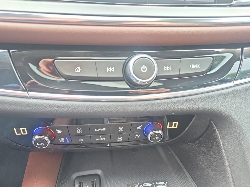 Used 2018 Buick Enclave Avenir w/ Avenir Technology Package AWD/4WD image 24