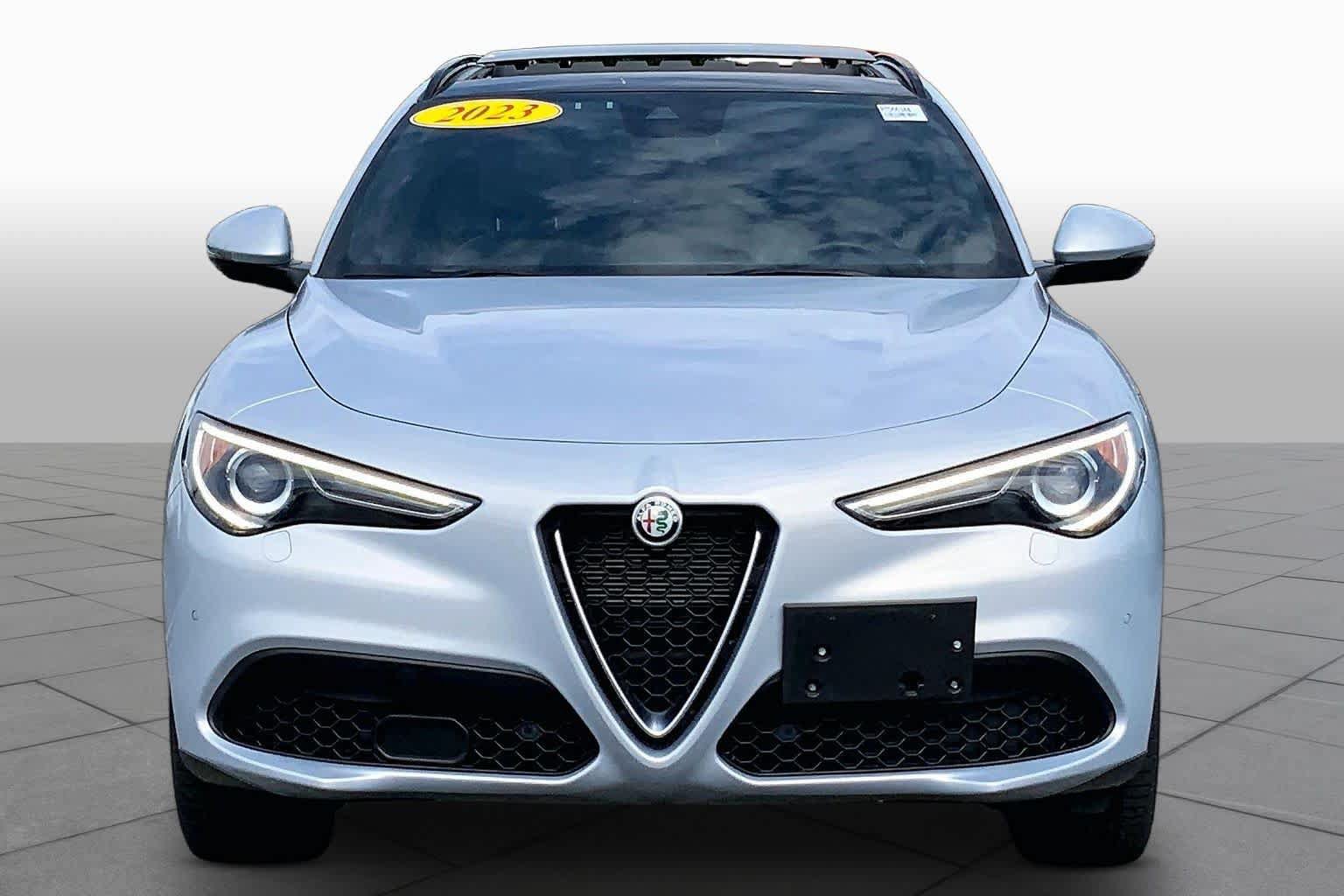 Used 2023 Alfa Romeo Stelvio Ti AWD/4WD image 4