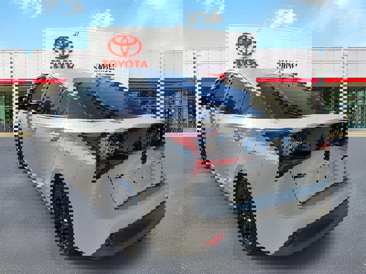 Used 2020 Toyota Prius LE w/ Carpet Mat Package image 4