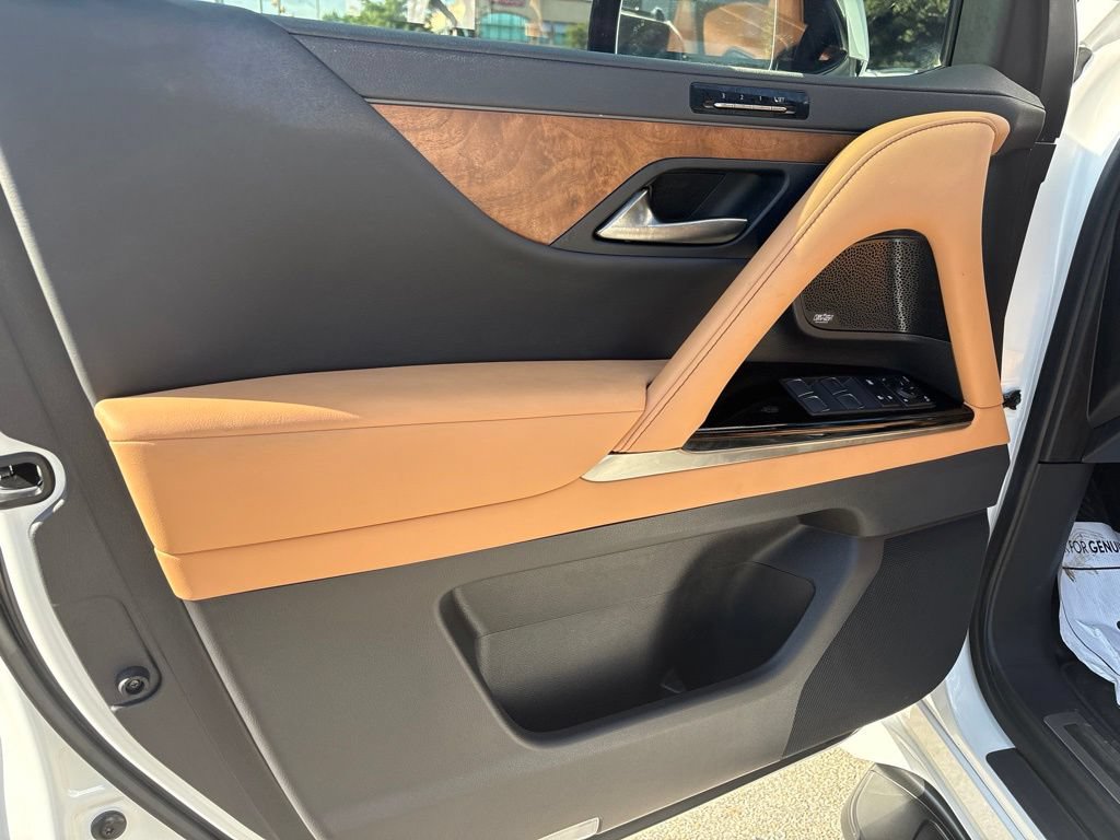 Used 2022 Lexus LX 600 4WD w/ Interior Upgrade Package image 12