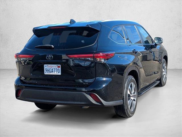 Used 2023 Toyota Highlander XLE image 5