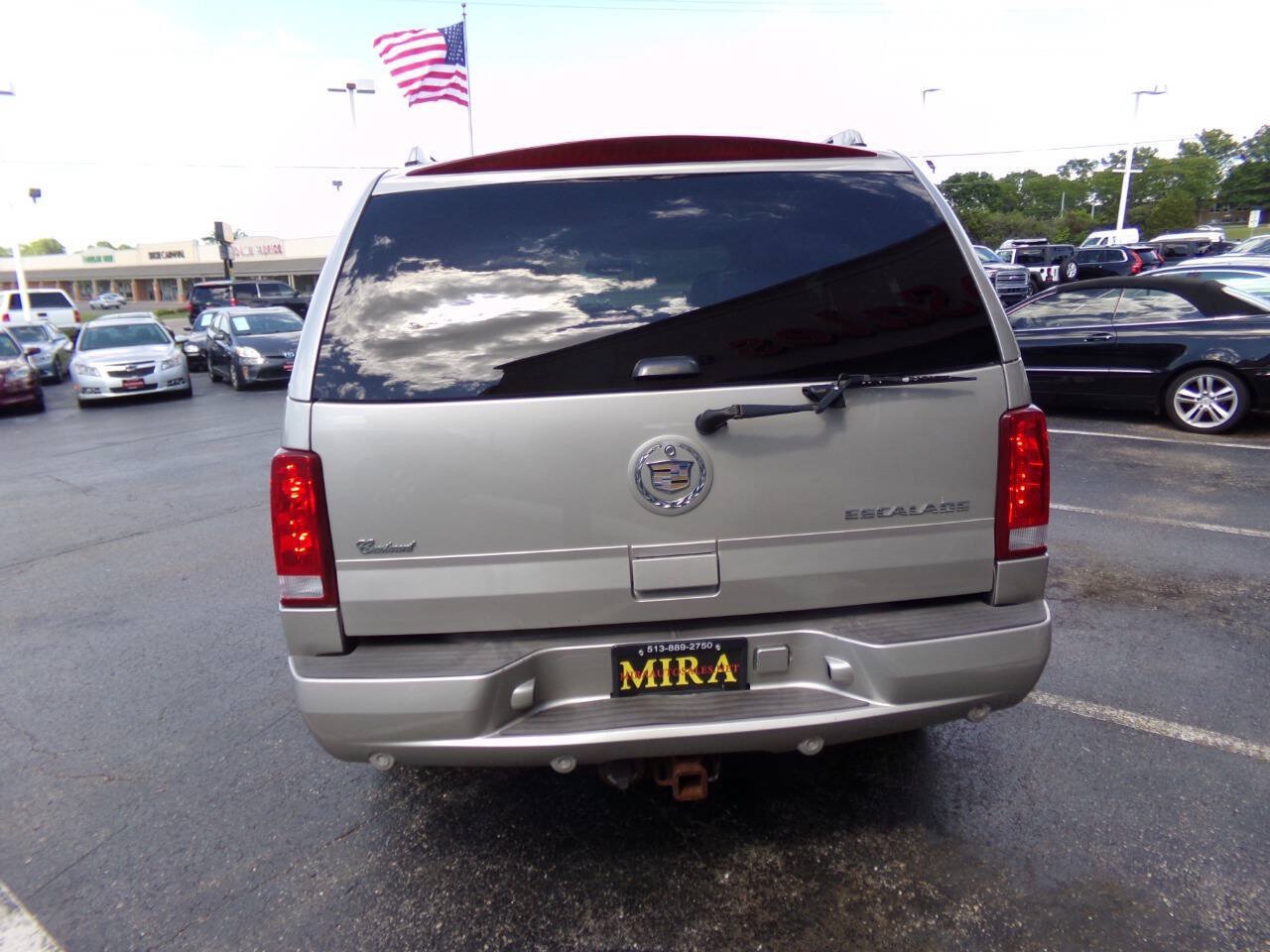 Used 2005 Cadillac Escalade AWD image 3