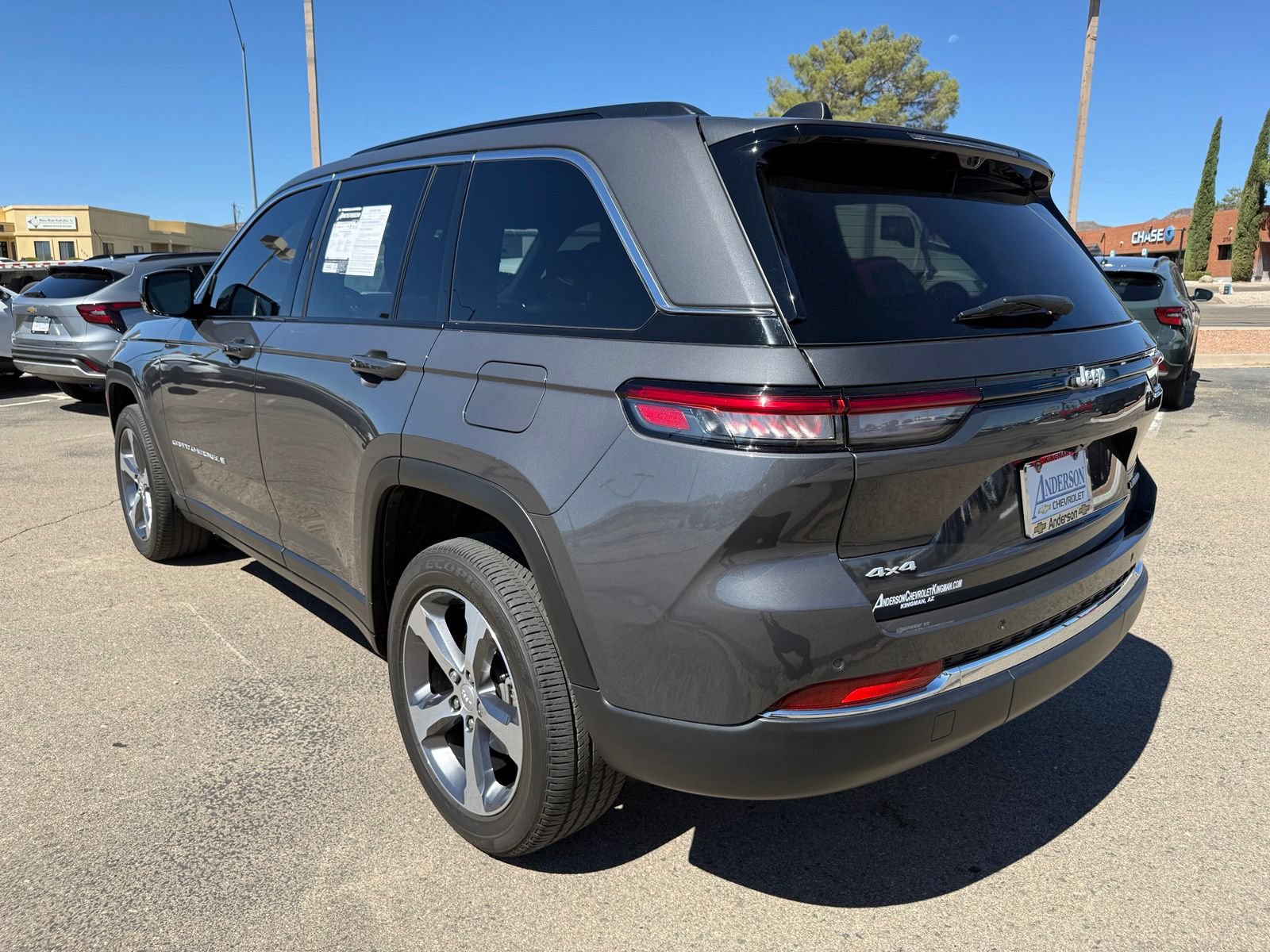 Used 2024 Jeep Grand Cherokee Limited w/ Luxury Tech Group II AWD/4WD image 9