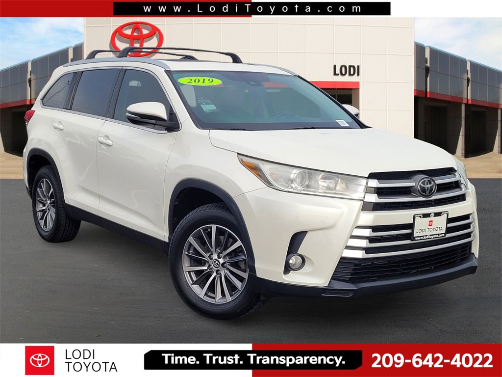 Used 2019 Toyota Highlander XLE image 1