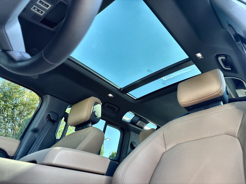 New 2026 Land Rover Defender 110 X-Dynamic SE AWD/4WD image 19