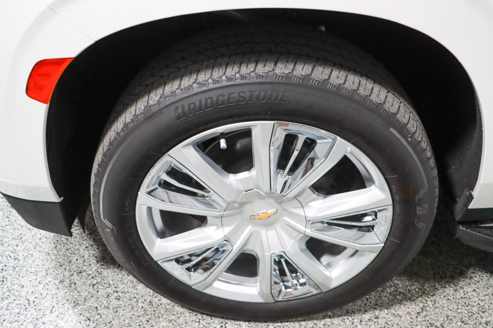 Used 2023 Chevrolet Suburban High Country image 11