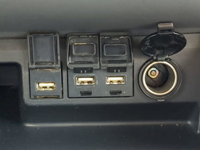 Used 2021 Toyota Highlander L image 26