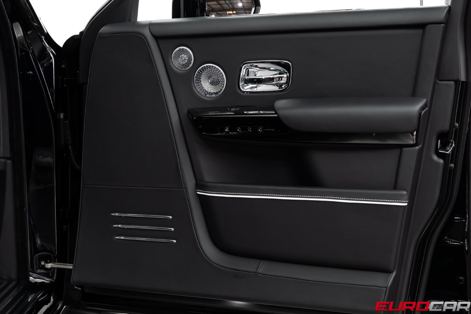 Used 2022 Rolls-Royce Phantom Sedan RWD image 25