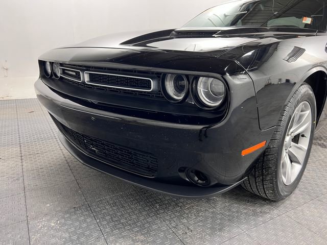 Used 2016 Dodge Challenger SXT image 11