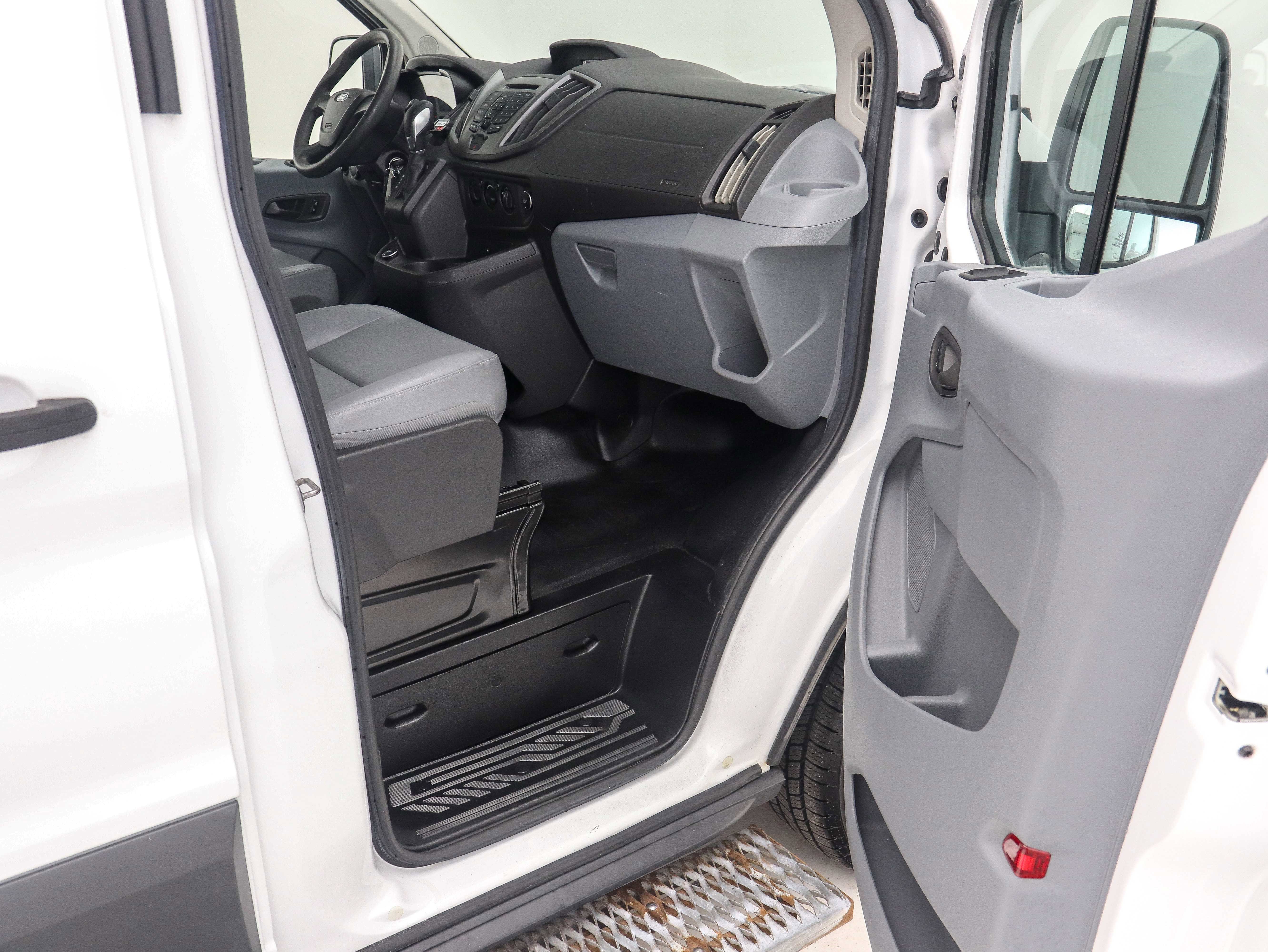 Used 2017 Ford Transit 150 XL RWD image 18