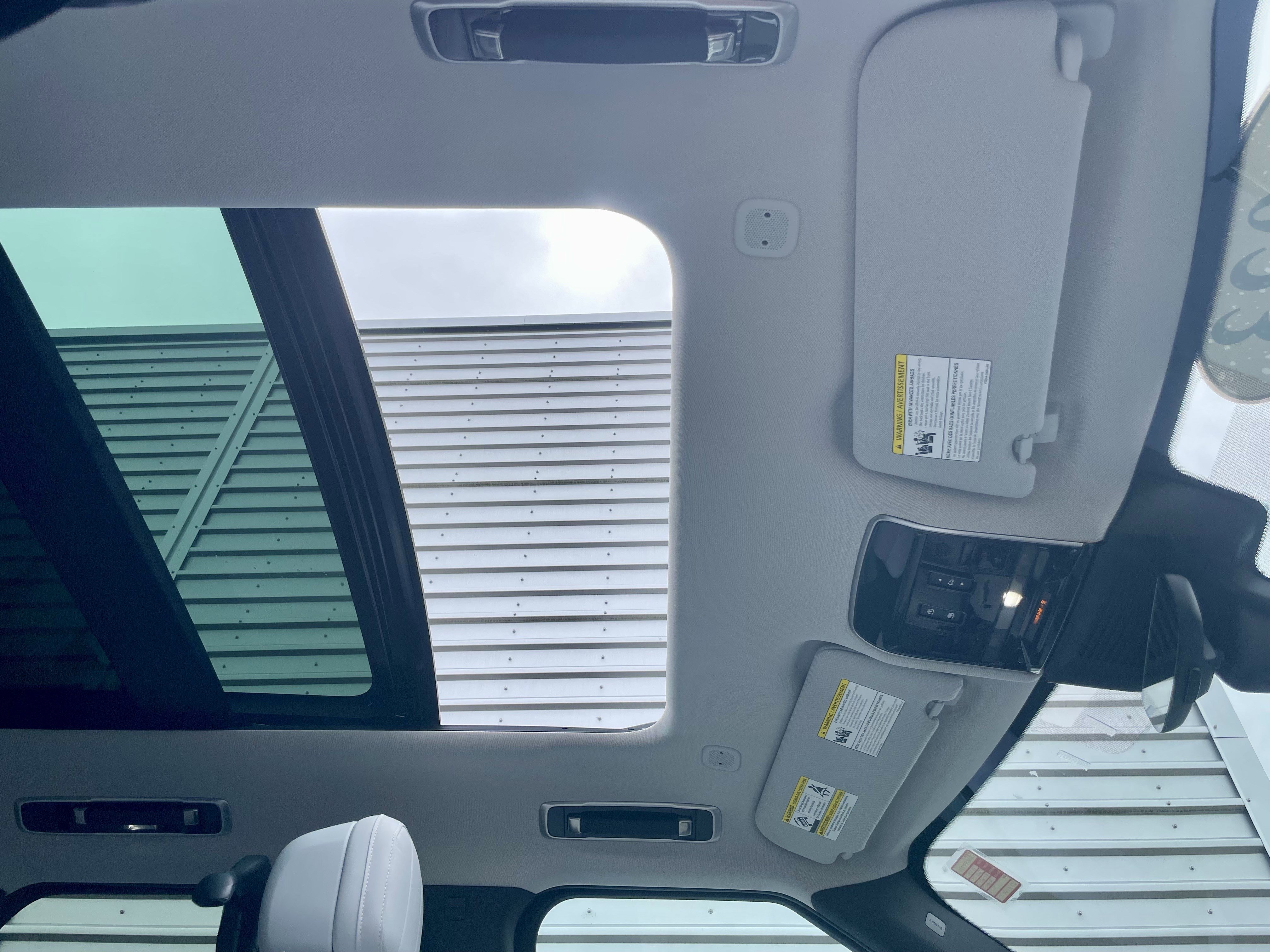 Used 2023 Land Rover Range Rover Sport SE AWD/4WD image 17