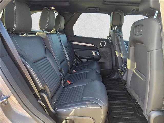 Used 2025 Land Rover Discovery Dynamic SE AWD/4WD image 21