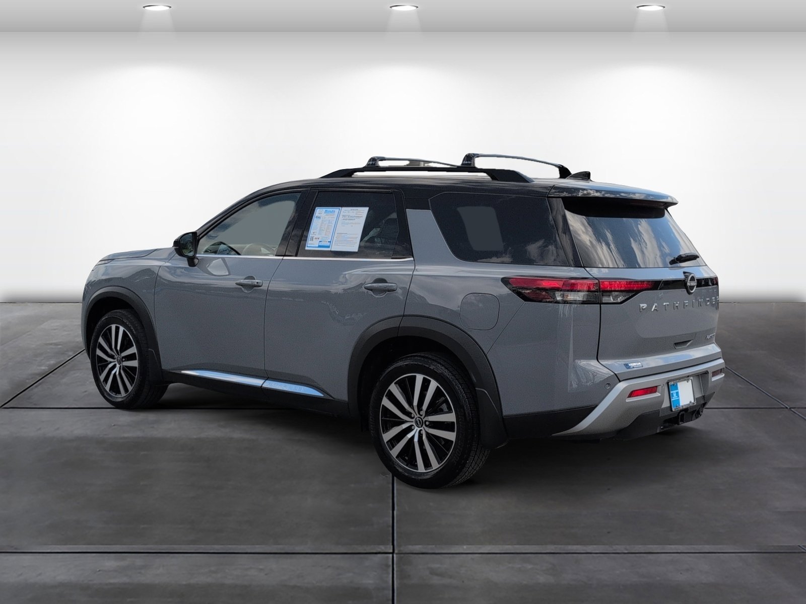 Used 2025 Nissan Pathfinder Platinum w/ Lighting Package (N92) image 3