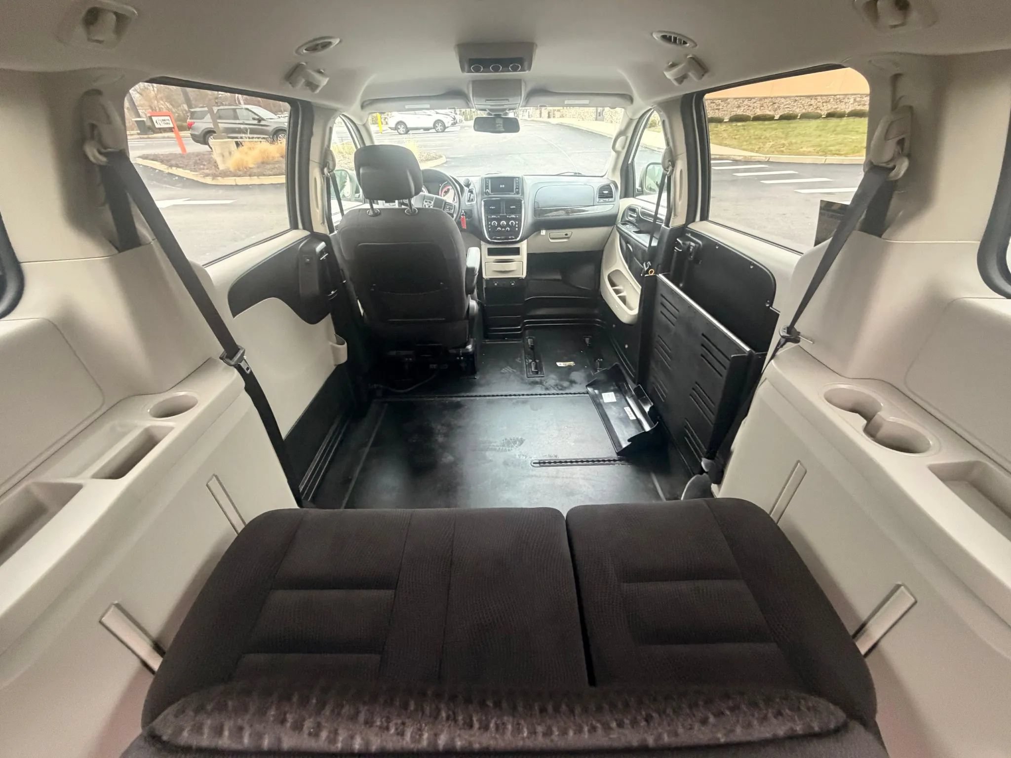 Used 2019 Dodge Grand Caravan SE FWD image 16