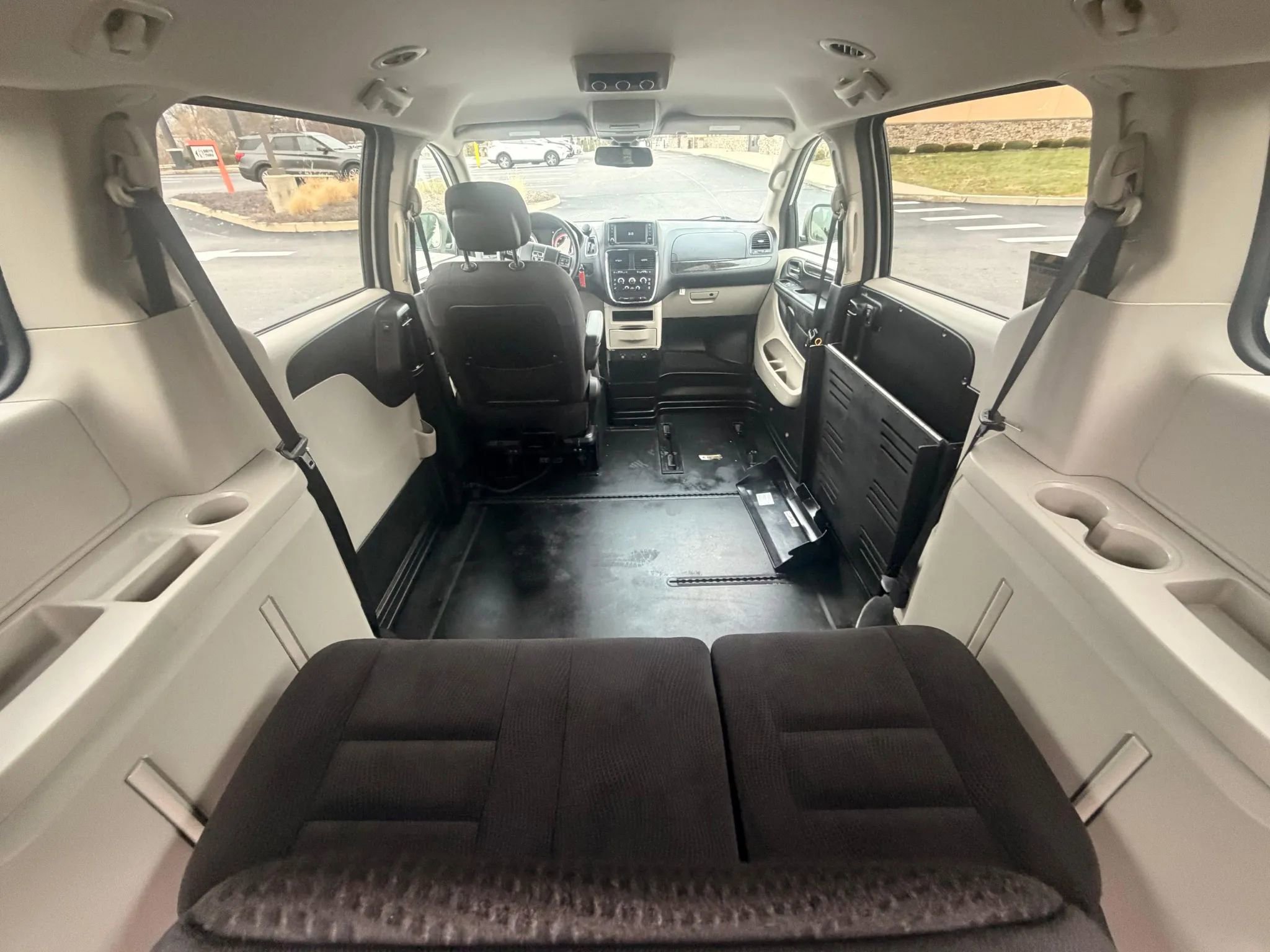 Used 2019 Dodge Grand Caravan SE image 16