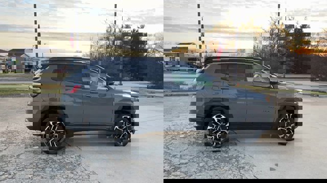 Used 2022 Jeep Compass Limited w/ Sun and Sound Group image 9